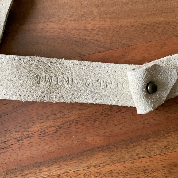 Twine & Twig white/cream antler necklace - Picture 3 of 6